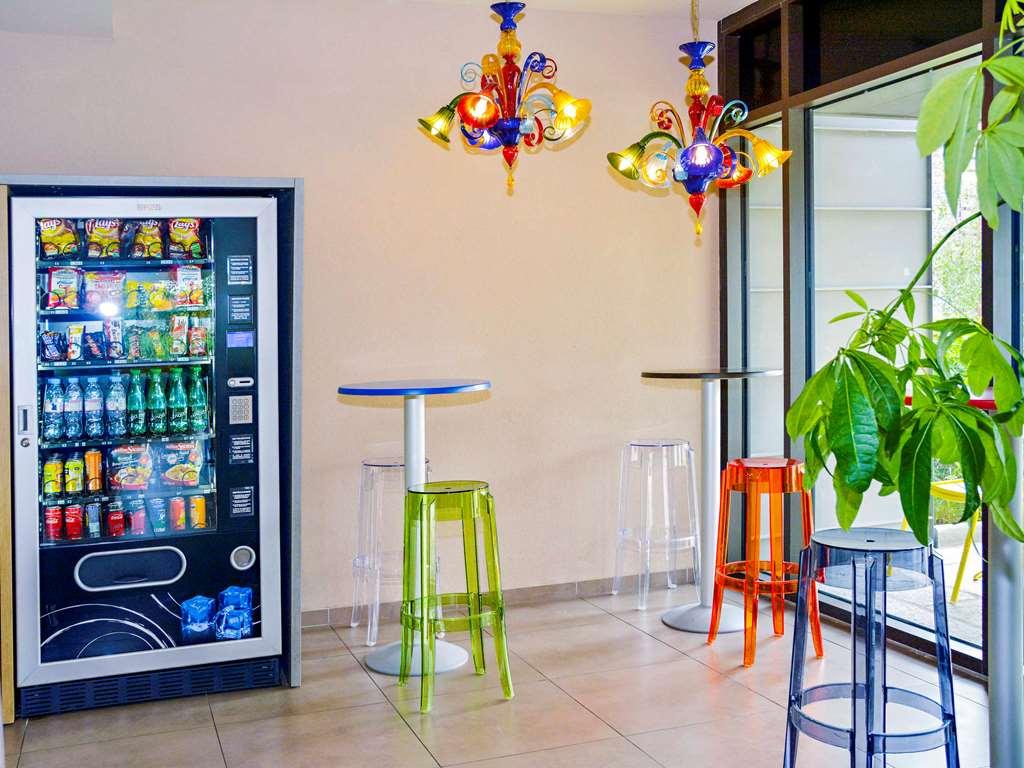 Ibis Budget Archamps Porte De Geneve Удобства фото