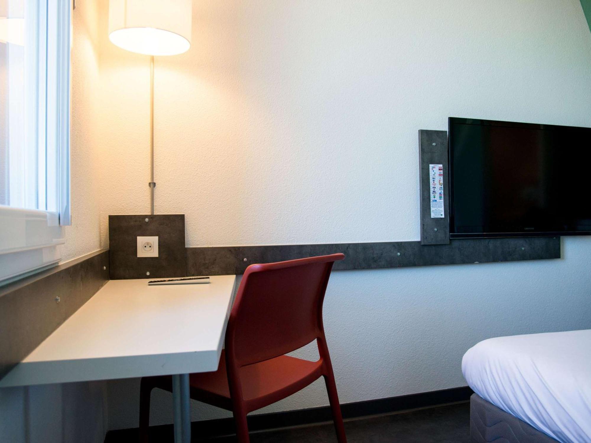 Ibis Budget Archamps Porte De Geneve Экстерьер фото